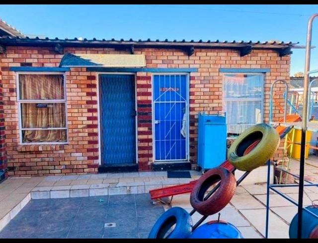 2 BEDROOM HOUSE FOR SALE IN TOEKOMSRUS